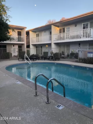 More Details about MLS # 6707950 : 1734 W TUCKEY LANE#2