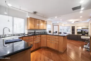 Photo #6: 6708404 Listing