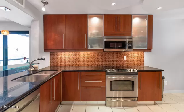 MLS: 6708712 Condo For Sale
