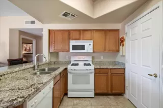 Photo #5: 6708717 Listing