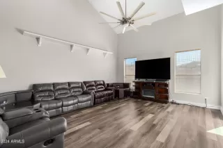Photo #2: 6710027 Listing 