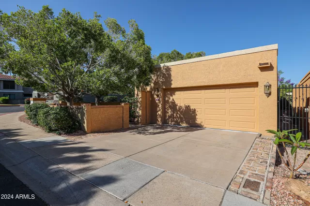 MLS: 6710114 Condo For Sale