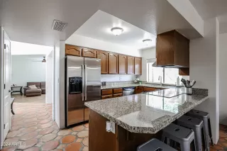 Photo #4: 6710114 Listing