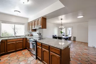 Photo #5: 6710114 Listing