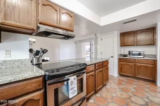 Photo #6: 6710114 Listing