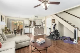 Photo #4: 6710178 Listing