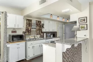 Photo #6: 6710178 Listing