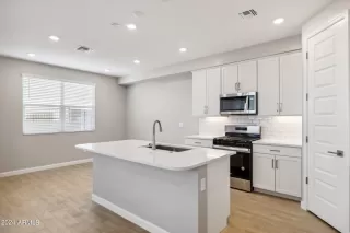 Photo #3: 6710726 Listing