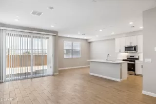 Photo #6: 6710726 Listing