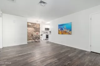 Photo #5: 6710752 Listing