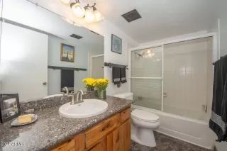 Photo #5: 6711147 Listing