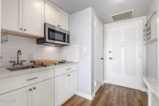 Photo #5: 6712640 Listing