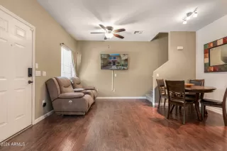 Photo #5: 6712818 Listing