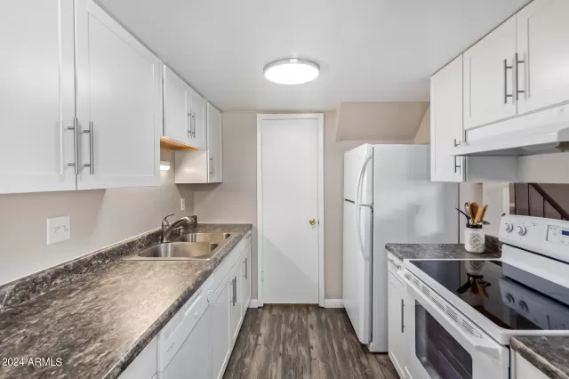 MLS: 6713363 Condo For Sale