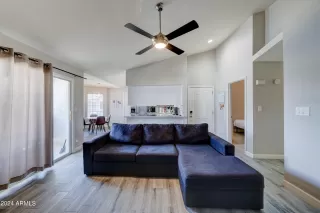 Photo #4: 6715135 Listing