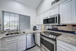 Photo #6: 6715135 Listing