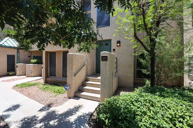 MLS: 6715283 Condo For Sale