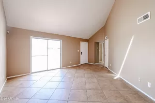 Photo #5: 6715761 Listing