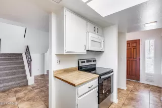 Photo #2: 6716186 Listing 