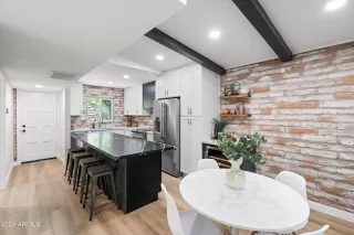 Photo #2: 6716329 Listing 