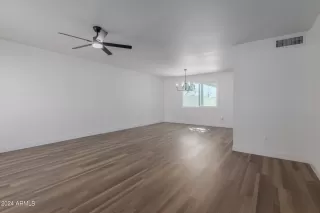 Photo #4: 6716357 Listing