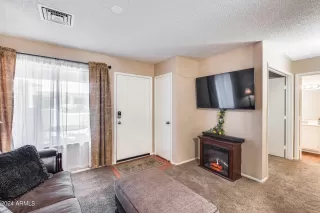 Photo #5: 6716462 Listing