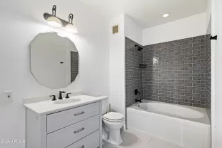 Photo #5: 6717210 Listing