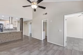 Photo #4: 6717878 Listing