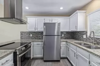 Photo #5: 6717878 Listing