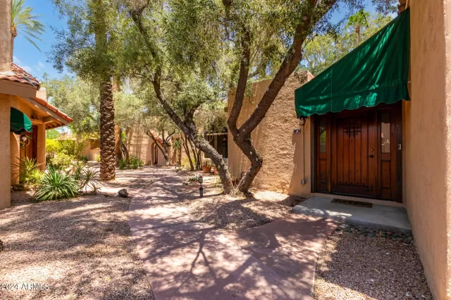 MLS: 6718030 Condo For Sale