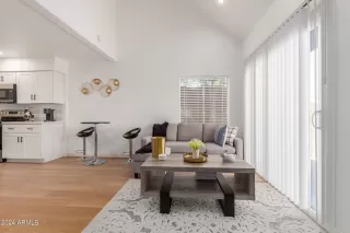 Photo #3: 6718109 Listing