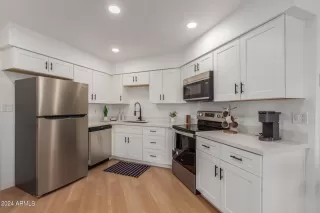 Photo #5: 6718109 Listing