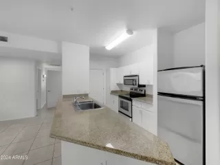 Photo #5: 6718159 Listing