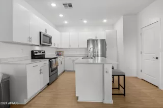 Photo #5: 6718377 Listing