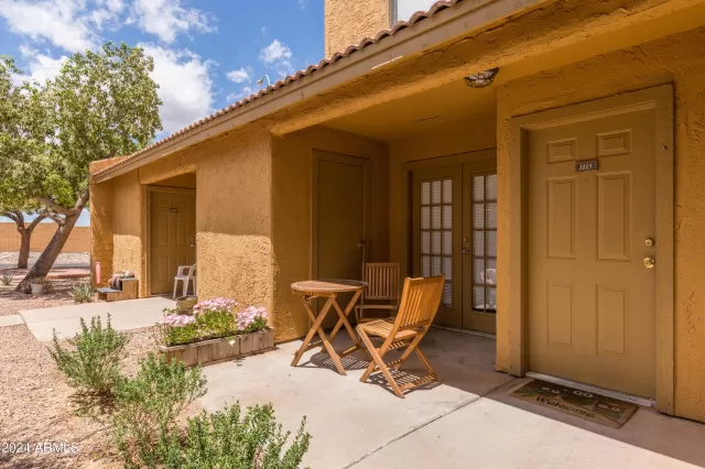 MLS: 6718493 Condo For Sale