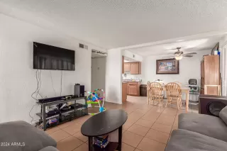 Photo #6: 6718519 Listing