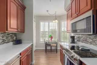 Photo #4: 6718895 Listing