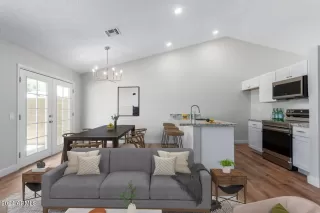 Photo #2: 6719336 Listing 