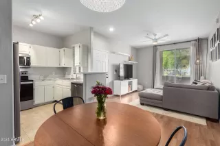 Photo #2: 6719384 Listing