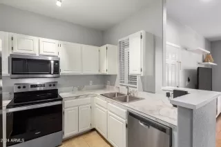 Photo #5: 6719384 Listing