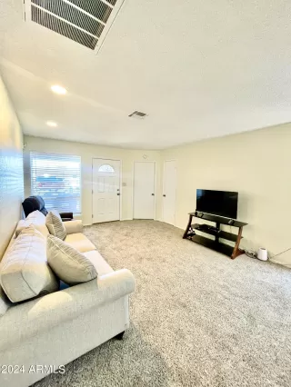 Photo #1: 6719859 Listing