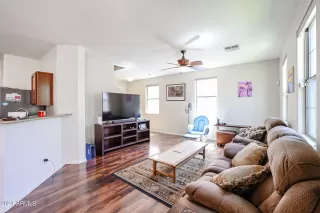 Photo #5: 6719877 Listing