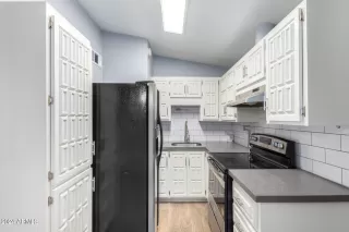 Photo #4: 6720189 Listing