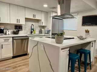 Photo #2: 6720220 Listing