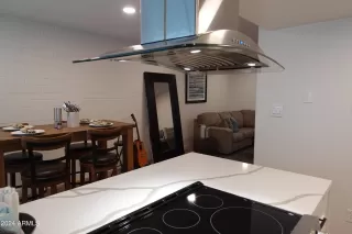 Photo #5: 6720220 Listing