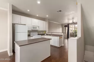 Photo #3: 6721160 Listing