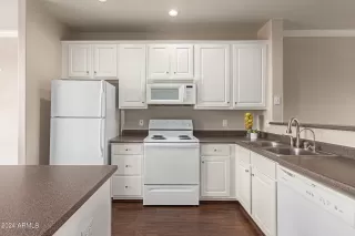 Photo #5: 6721160 Listing