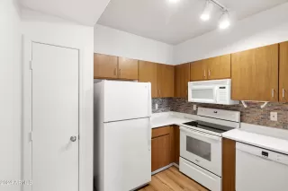 Photo #5: 6721347 Listing 