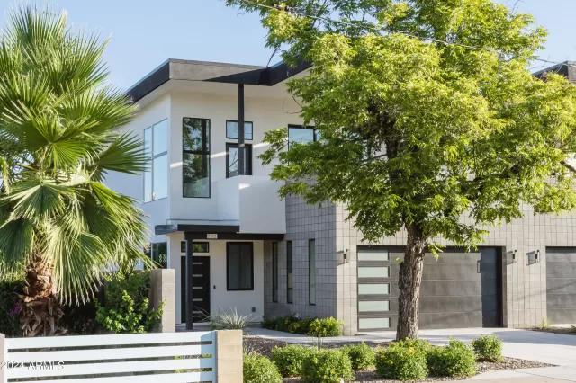MLS: 6721411 Condo For Sale