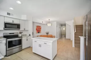 Photo #4: 6721798 Listing